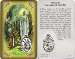 Prayer to/ Lourdes Prayer Card with Medal cm.8.5 x 5 - 3 1/4" x 2"